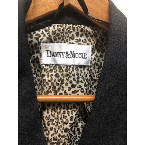 Black blouse with leopard buttons. Danny & Nicole. Size 14 - Picture 2 of 5